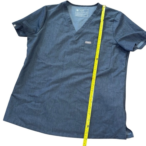 FIGS Technical Collection Blue Gray Scrub Top Women’s M Healthcare RN Doctor MD - Picture 12 of 12